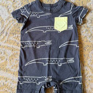 Tea Collection Pocket Shortie Baby Romper - Croc Contrast